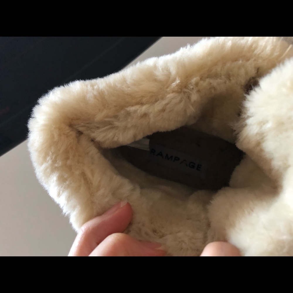 Boot - Picture 2 of 4